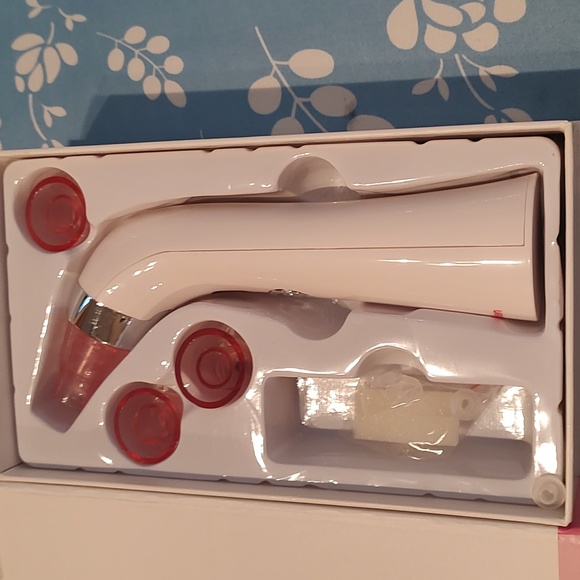 Juna Julien Vacuum Suction Beauty Device! Never Used! - Picture 5 of 7